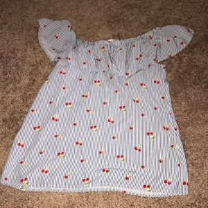 Off the shoulder tee